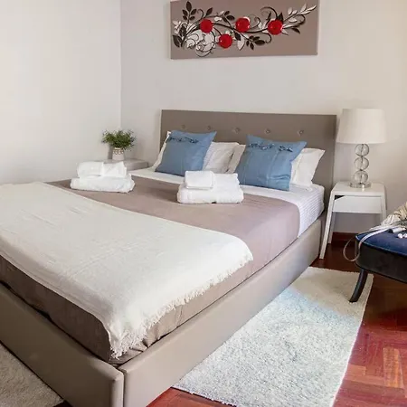 Chiara's Place At Pantheon - Your In Apartment